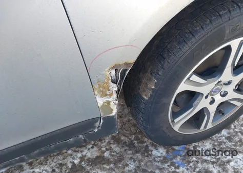 2011 Volvo Xc60 T6/T6 R-Design z USA, uszkodzony, nr VIN YV4902DZ5B2154056